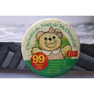 Vintage Macaron PinBack Québec Buttom oursons de nOël McDonald's J'M Teddy Bear